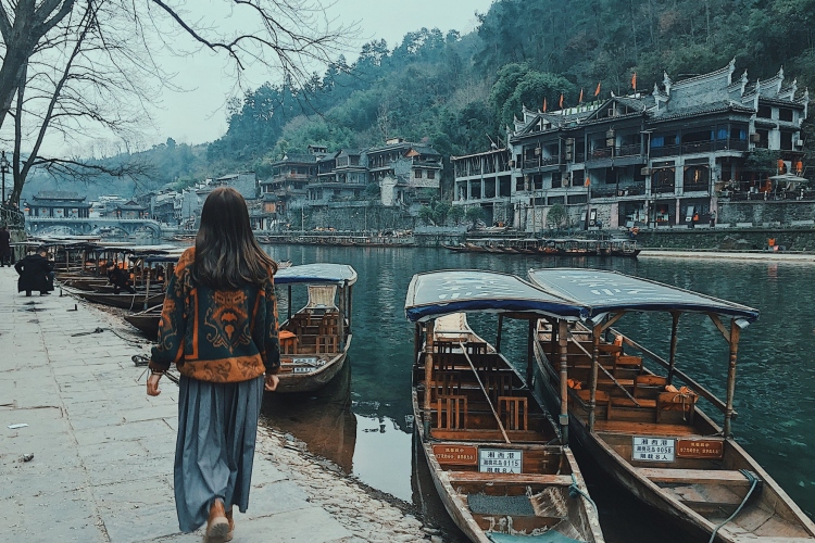 Tour Phượng Hoàng Cổ Trấn Bay Thẳng Từ Tphcm