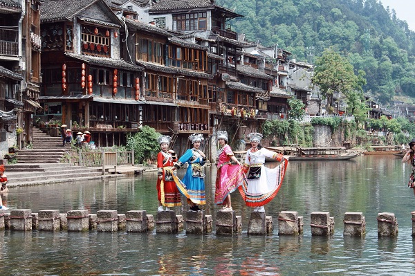tour phượng hoàng cổ trấn bay thẳng từ tphcm